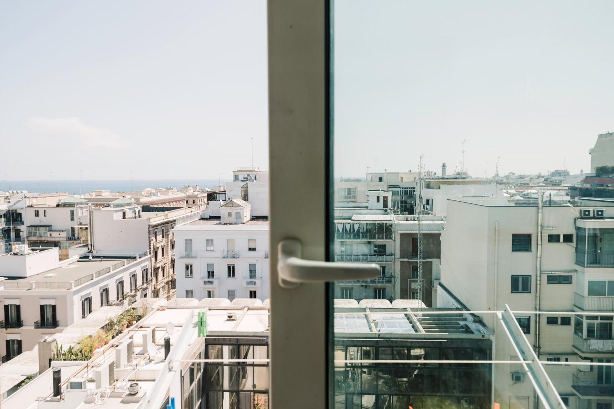 Bari Central Suite - Central Apartment With Sea View - Бари Экстерьер фото