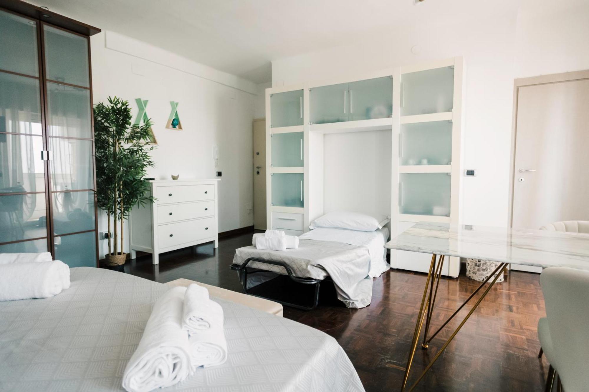 Bari Central Suite - Central Apartment With Sea View - Бари Экстерьер фото