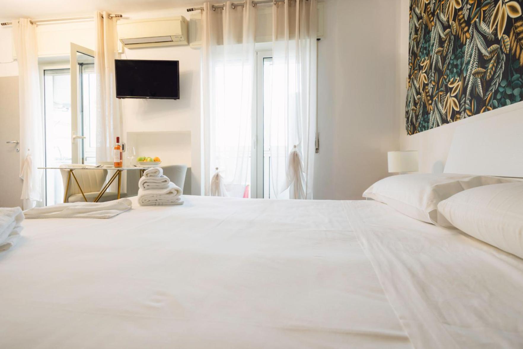 Bari Central Suite - Central Apartment With Sea View - Бари Экстерьер фото