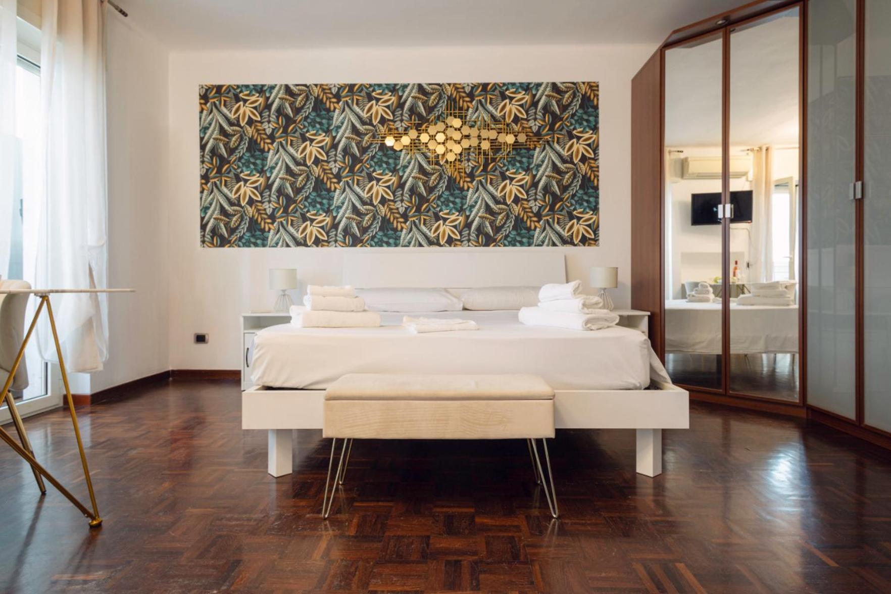 Bari Central Suite - Central Apartment With Sea View - Бари Экстерьер фото